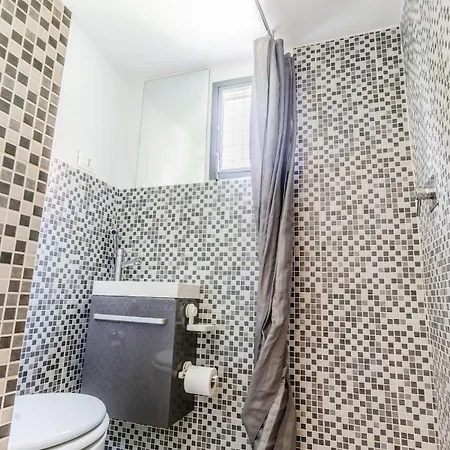 Apartment The Bridge-parking-wifi-2 Min From The Sea *